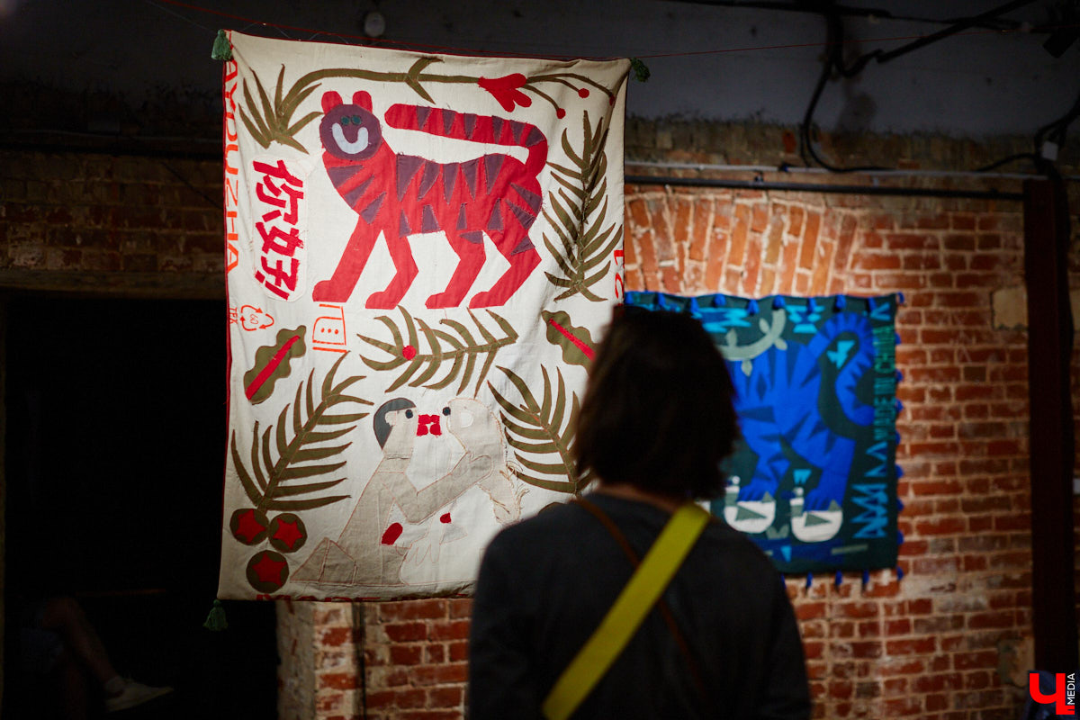 В 2019 году Анастасия Вавилова, популяризатор актуальной культуры во Владимире, организовала свою экстраординарную выставку «OUT.Наружу». Наверное, этот момент в жизни городских художников стал переломным. Прошло три года. Как насчет новой, более масштабной и скандальной выставки?