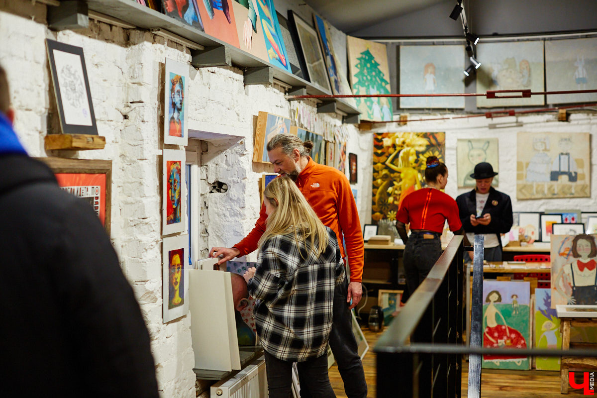 В 2019 году Анастасия Вавилова, популяризатор актуальной культуры во Владимире, организовала свою экстраординарную выставку «OUT.Наружу». Наверное, этот момент в жизни городских художников стал переломным. Прошло три года. Как насчет новой, более масштабной и скандальной выставки?