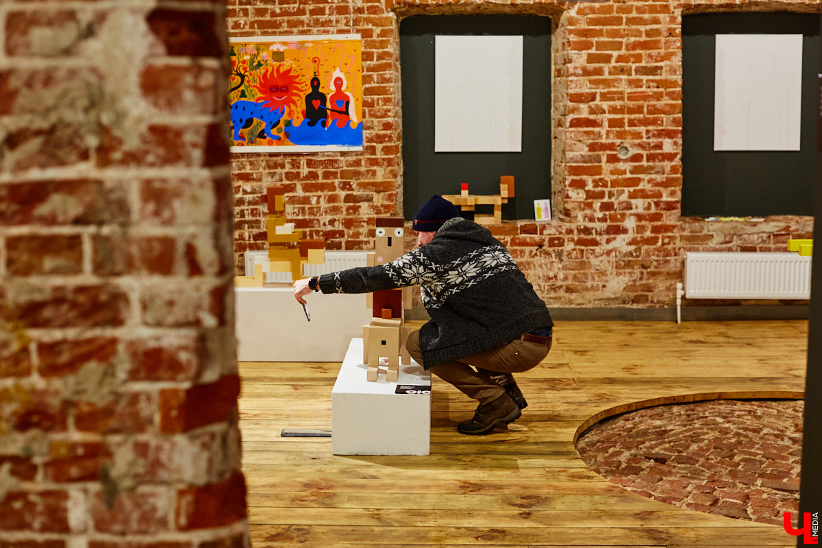 В 2019 году Анастасия Вавилова, популяризатор актуальной культуры во Владимире, организовала свою экстраординарную выставку «OUT.Наружу». Наверное, этот момент в жизни городских художников стал переломным. Прошло три года. Как насчет новой, более масштабной и скандальной выставки?