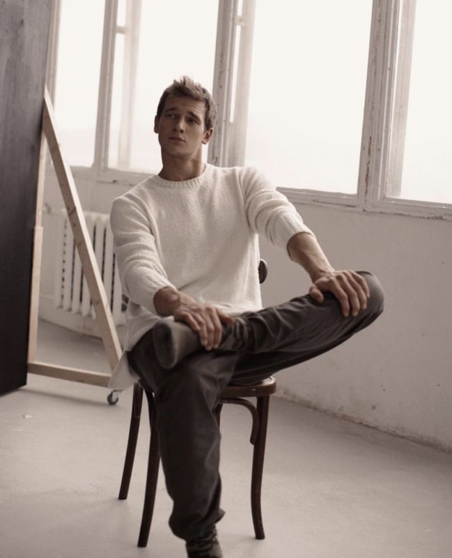 В центре Суздаля – на Торговой площади и у Пушкарской слободы – ажиотаж. Город снова превратился в съемочную площадку. На этот раз без карет и кринолинов. Действие мини-сериала «Птица счастья» происходит накануне и во время Великой Отечественной войны. В центре повествования – судьбы четырех друзей-детдомовцев. Что происходит на съемочной площадке, «Ключ-Медиа» рассказали очевидцы. 