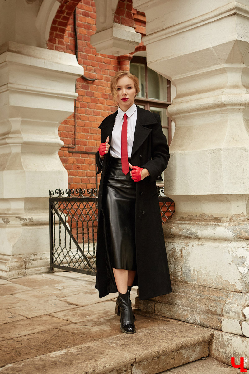 Всегда интересно, как выглядят телевизионные ведущие за кадром. Что они предпочитают носить и почему? Сегодня в рубрике «Свой стиль» мы раскрываем секреты девушки, которую обычно видим только по ту сторону экрана. Знакомьтесь, красавицу зовут Любовь Клюквина.