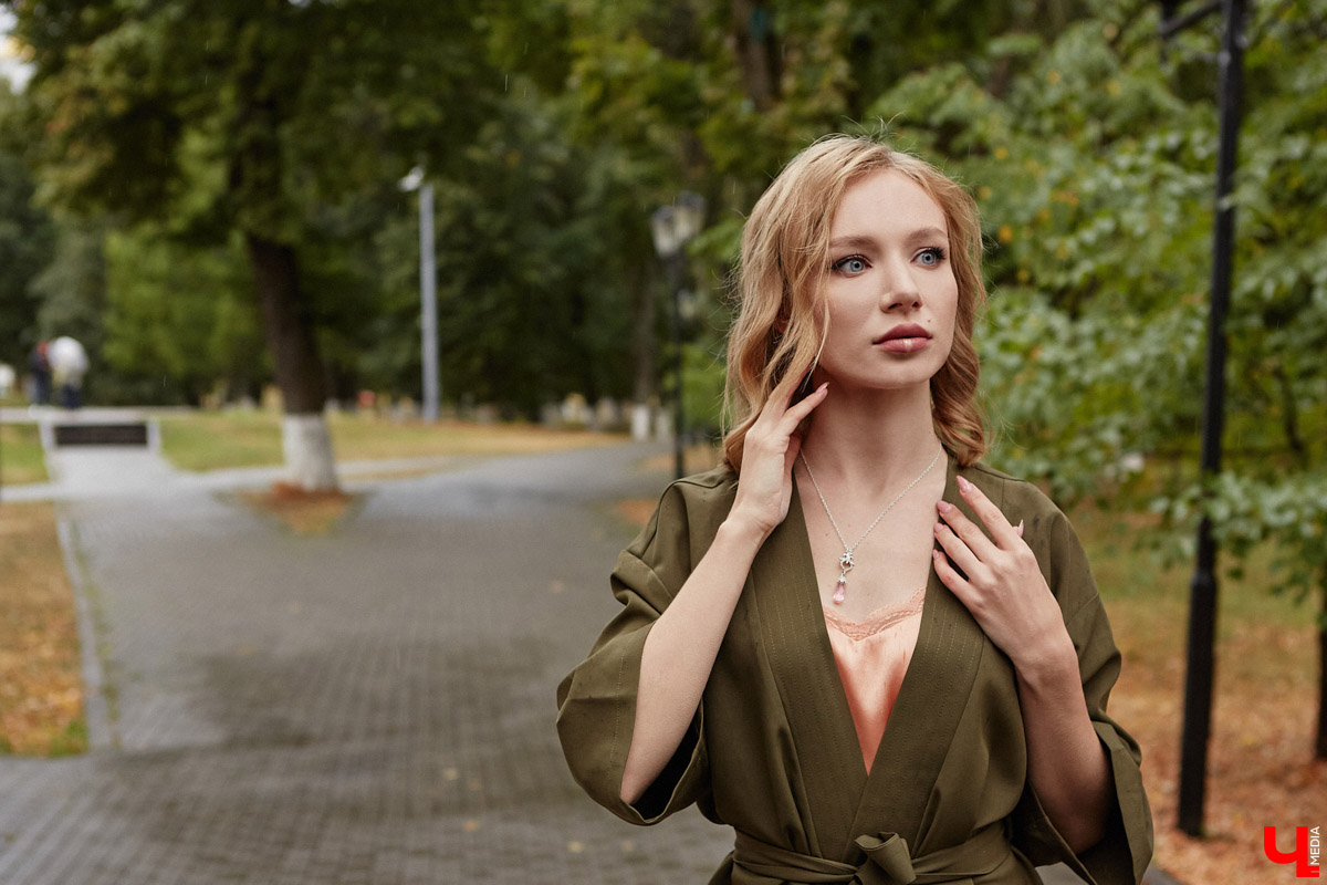 Всегда интересно, как выглядят телевизионные ведущие за кадром. Что они предпочитают носить и почему? Сегодня в рубрике «Свой стиль» мы раскрываем секреты девушки, которую обычно видим только по ту сторону экрана. Знакомьтесь, красавицу зовут Любовь Клюквина.