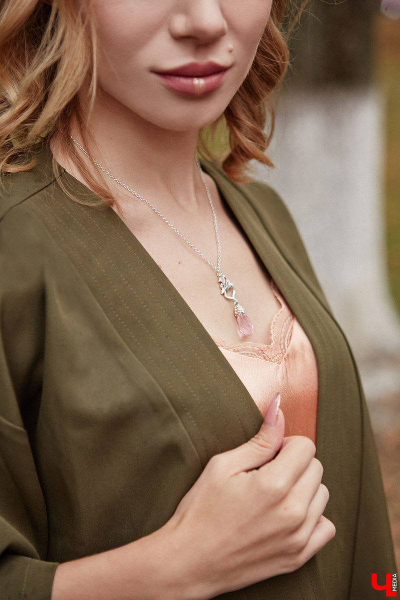 Всегда интересно, как выглядят телевизионные ведущие за кадром. Что они предпочитают носить и почему? Сегодня в рубрике «Свой стиль» мы раскрываем секреты девушки, которую обычно видим только по ту сторону экрана. Знакомьтесь, красавицу зовут Любовь Клюквина.