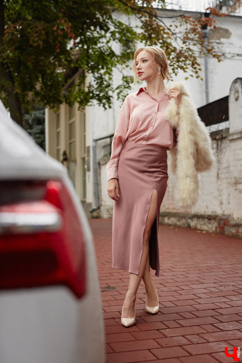 Всегда интересно, как выглядят телевизионные ведущие за кадром. Что они предпочитают носить и почему? Сегодня в рубрике «Свой стиль» мы раскрываем секреты девушки, которую обычно видим только по ту сторону экрана. Знакомьтесь, красавицу зовут Любовь Клюквина.