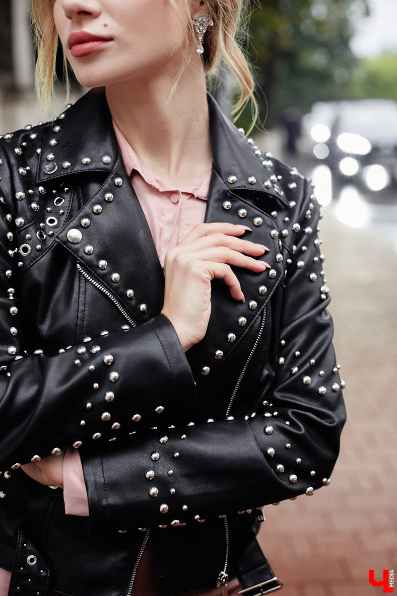 Всегда интересно, как выглядят телевизионные ведущие за кадром. Что они предпочитают носить и почему? Сегодня в рубрике «Свой стиль» мы раскрываем секреты девушки, которую обычно видим только по ту сторону экрана. Знакомьтесь, красавицу зовут Любовь Клюквина.