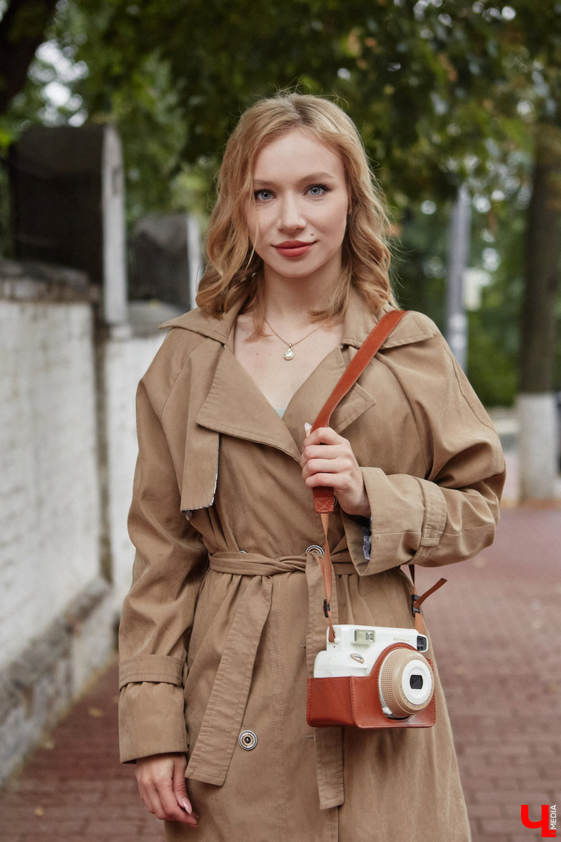 Всегда интересно, как выглядят телевизионные ведущие за кадром. Что они предпочитают носить и почему? Сегодня в рубрике «Свой стиль» мы раскрываем секреты девушки, которую обычно видим только по ту сторону экрана. Знакомьтесь, красавицу зовут Любовь Клюквина.