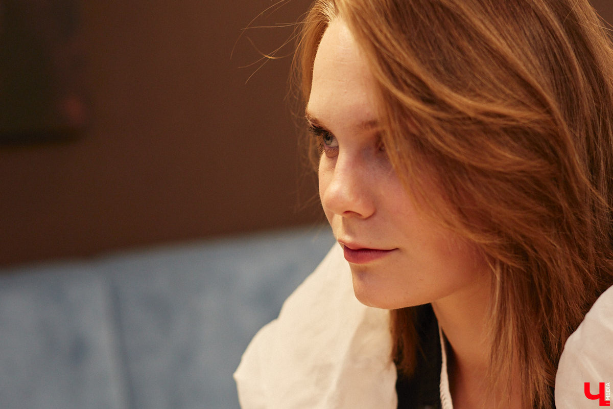 В рамках первого этапа проекта «#КласснаяТема!» среди 6 тысяч креативных педагогов со всей страны было отобрано 35 лучших. В их числе Александр Журавлёв. Свой первый видеоурок он уже провёл, и теперь ожидает подведения итогов. Далее, если всё сложится удачно, стартует второй тур: физик из 33-го региона появится на ТВ и преподаст науку звёздным гостям. Это в будущем. А пока 28-летний учитель разбирает свою биографию на частицы в интервью «Ключ-Медиа».