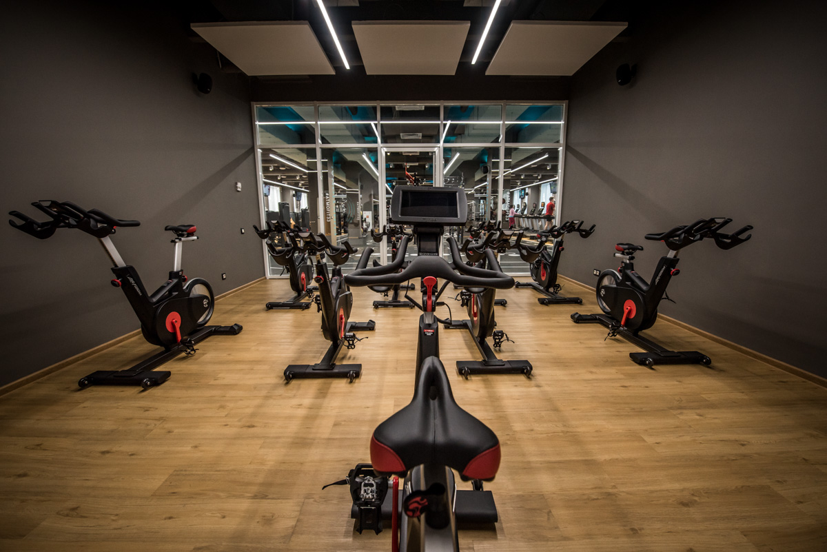 Сентябрь открывает сезон активных тренировок, делятся наблюдениями сотрудники «Атмосферы», и для того, чтобы этот процесс был максимально комфортным, владимирский фитнес-клуб запускает целую серию нововведений. Социальная сеть для спортсменов, виртуальные тренировки, уникальный график работы, расширение проекта внутри и снаружи — об этих и других изменениях Atmosphere Fitness рассказывает его основатель Андрей Серан.