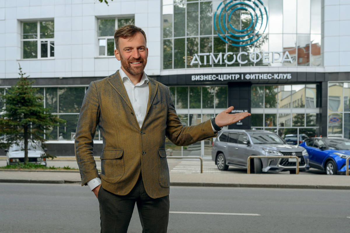 Сентябрь открывает сезон активных тренировок, делятся наблюдениями сотрудники «Атмосферы», и для того, чтобы этот процесс был максимально комфортным, владимирский фитнес-клуб запускает целую серию нововведений. Социальная сеть для спортсменов, виртуальные тренировки, уникальный график работы, расширение проекта внутри и снаружи — об этих и других изменениях Atmosphere Fitness рассказывает его основатель Андрей Серан.