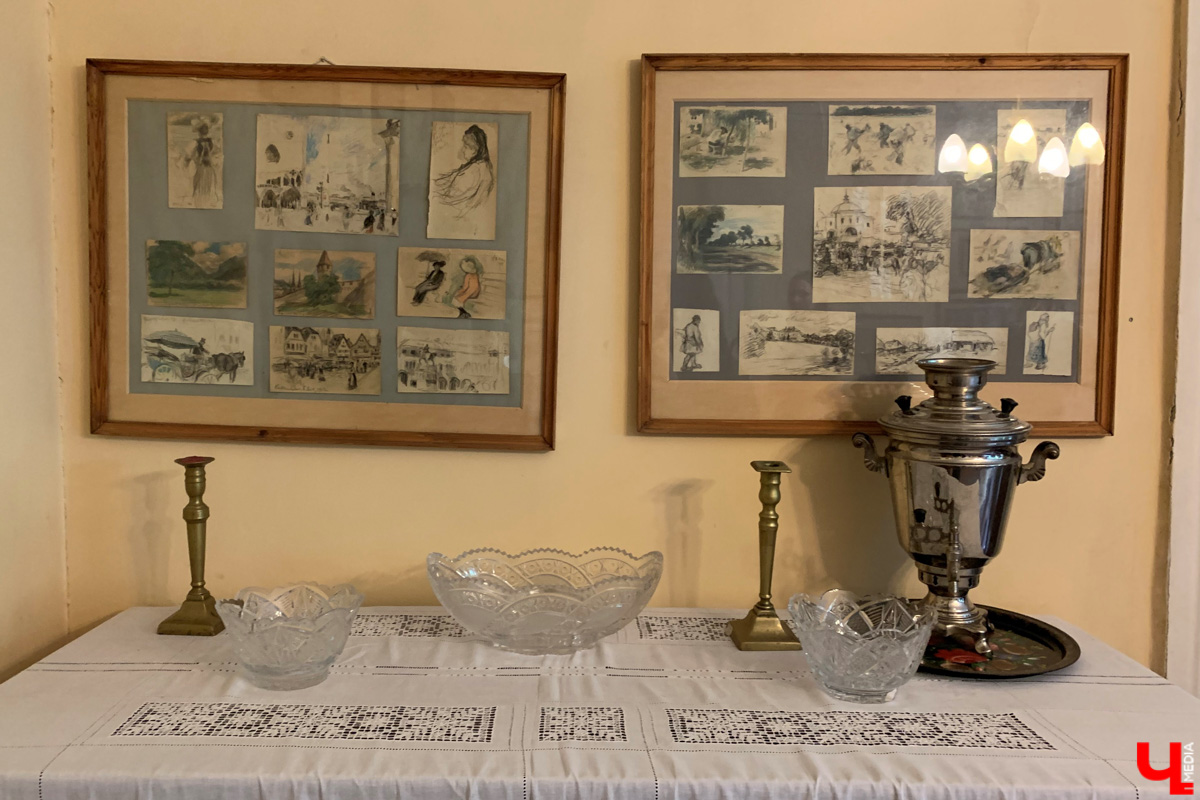 Если встретились два филолога, они рано или поздно попадут в Переделкино. Знаменитый писательский городок манит громкими именами, многочисленными секретами литераторов и, конечно, богемной дачной атмосферой. Именно здесь, под Москвой, когда-то творили Борис Пастернак, Корней Чуковский, Лев Кассиль, Константин Симонов, Вениамин Каверин, Евгений Евтушенко, Андрей Вознесенский, Белла Ахмадулина и многие другие. Чтобы окунуться в секреты литературной богемы, хватит выходных. Рассказываем, как доехать и что посмотреть в первую очередь.