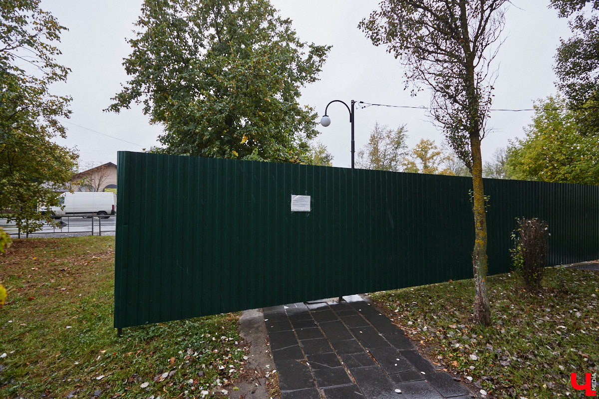 В Юрьевце начался ремонт подземного перехода. Тоннель нуждался в этом давно, привести в порядок его планируют до декабря. Но все это время движение транспорта на подъезде к городу будет организовано по одной полосе в каждую сторону. Большой микрорайон рискует встать в гигантскую пробку.