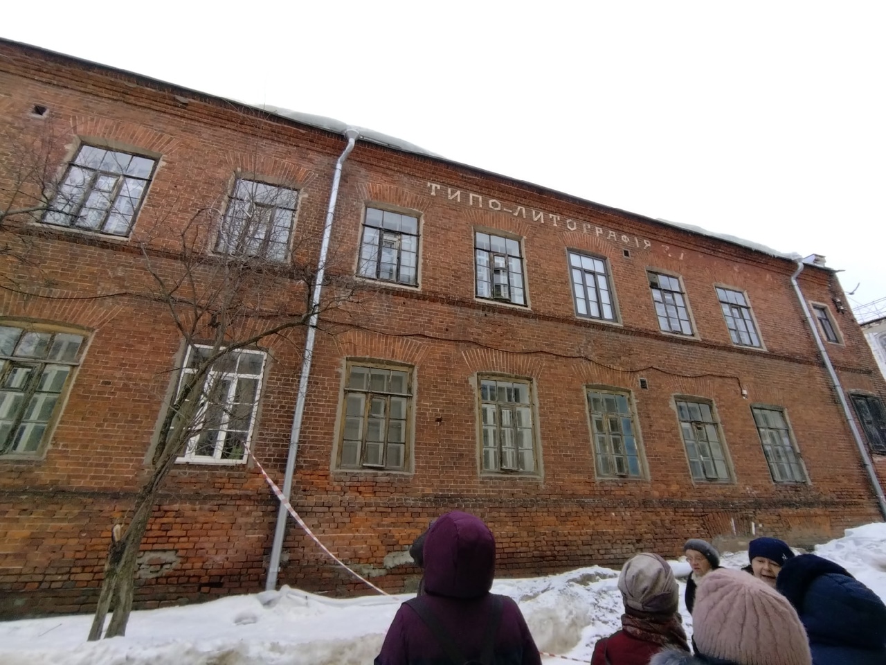 На прошлой неделе во Владимире прекратило свою работу старейшее издание «Призыв». Из медиапространства не просто исчез очередной сетевой ресурс — ушла целая эпоха. За 105 лет областная газета «Призыв» стала летописцем всех значительных событий, происходивших в советское время на территории нашего региона. «Ключ-Медиа» предлагает вспомнить историю «последней из могикан».