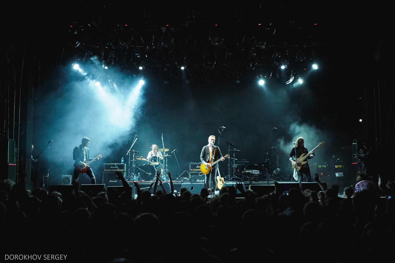 В этот четверг владимирская гранж-группа METAMORPHIS даст сольный концерт. Кульминацией вечера станет презентация клипа «Бензин». В преддверии выступления мы встретились с Ильей Ероховым (вокал, гитара) и Шамилем Хабибуллиным (гитара), чтобы расспросить их о новой работе.