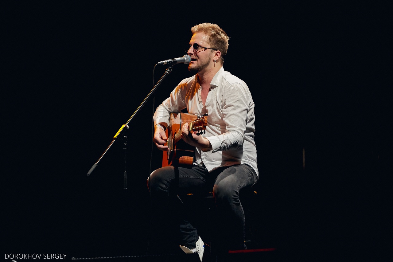 В этот четверг владимирская гранж-группа METAMORPHIS даст сольный концерт. Кульминацией вечера станет презентация клипа «Бензин». В преддверии выступления мы встретились с Ильей Ероховым (вокал, гитара) и Шамилем Хабибуллиным (гитара), чтобы расспросить их о новой работе.