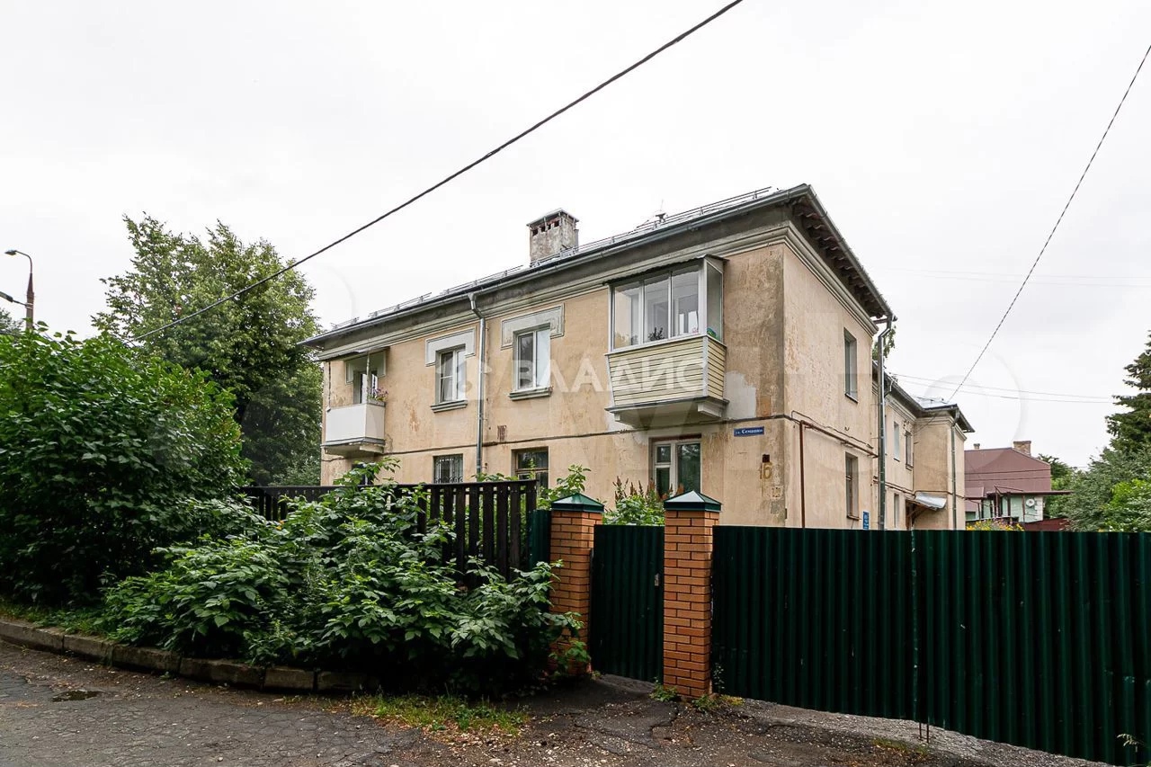 Что-то модно, что-то вышло из моды, а что-то вечно! Эту мудрость можно применить и к квартирам «сталинкам». Это жилье пользуется активным спросом и по сей день! Для всех неравнодушных мы и сделали подборку – пять самых недорогих «сталинок» Владимира стоимостью до 3 миллионов рублей.