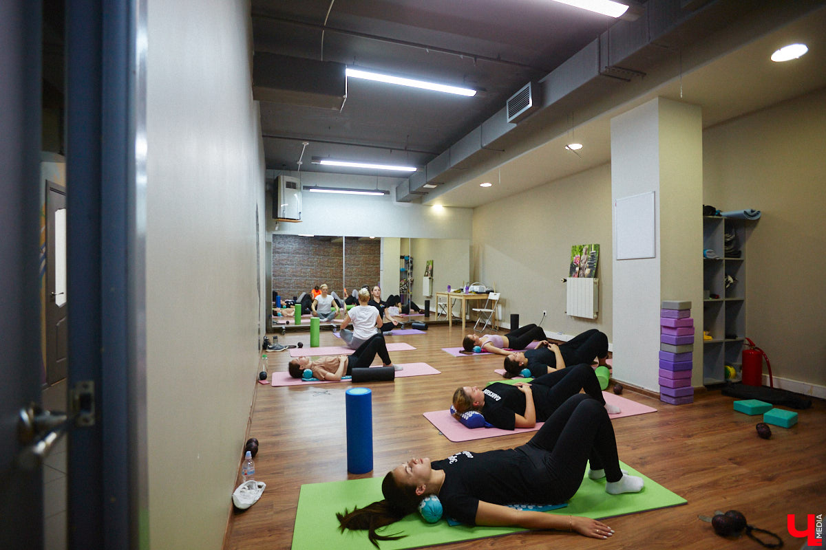 Дождливый осенний Владимир в одно мгновение превратился в южное побережье, стоило только переступить порог LaViDanza. Танцевальная академия в честь шестого дня рождения провела день открытых дверей. В списке желающих ощутить этот летний вайб было более 150 человек. Гостям предложили 12 направлений – танцевальных парных и сольных, фитнес и детских, хорошее настроение и новые знакомства. Как прошло главное танцевальное событие этих выходных, смотрите в нашем фоторепортаже.