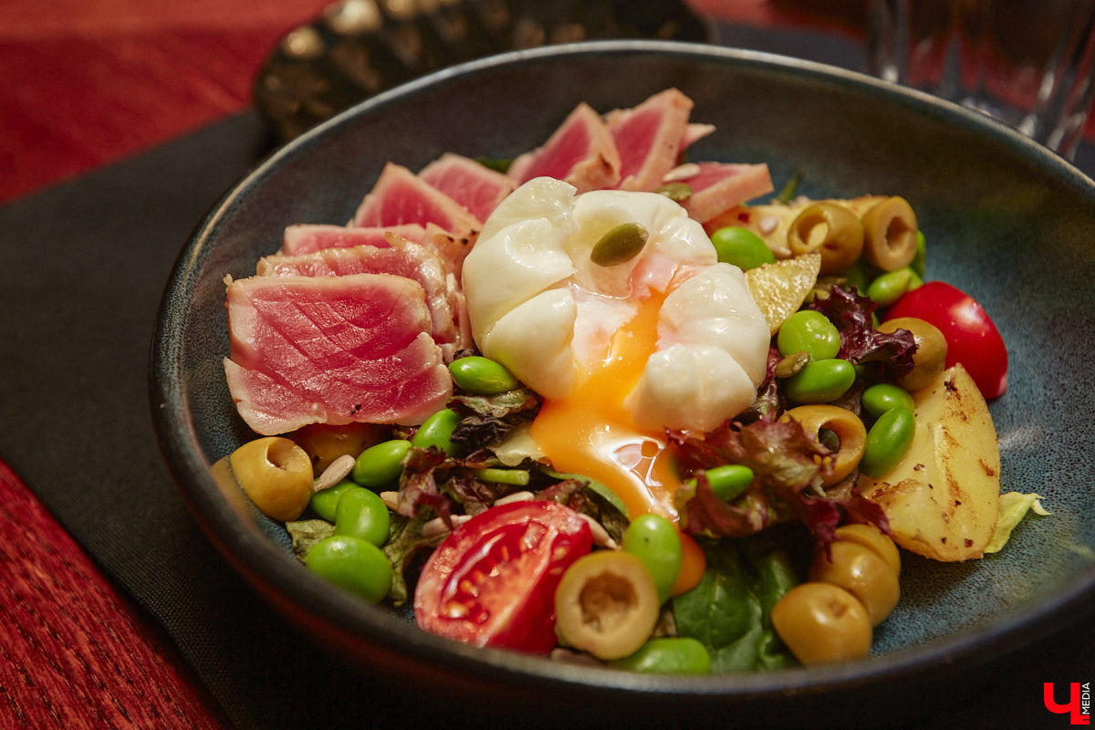 Что делать, когда привычные рамки становятся тесными, а гостей хочется продолжать удивлять? Конечно же расширять поле своей деятельности! Именно такое решение принял знаменитый на весь город ресторан «Кабуки 2.0». Теперь к услугам всех и каждого не только изысканная паназиатская кухня, но и разнообразное европейское меню.