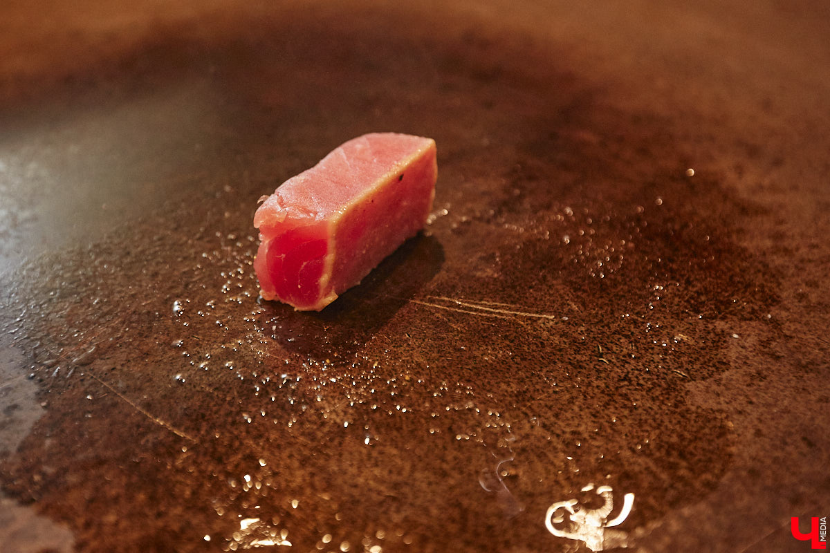 Что делать, когда привычные рамки становятся тесными, а гостей хочется продолжать удивлять? Конечно же расширять поле своей деятельности! Именно такое решение принял знаменитый на весь город ресторан «Кабуки 2.0». Теперь к услугам всех и каждого не только изысканная паназиатская кухня, но и разнообразное европейское меню.