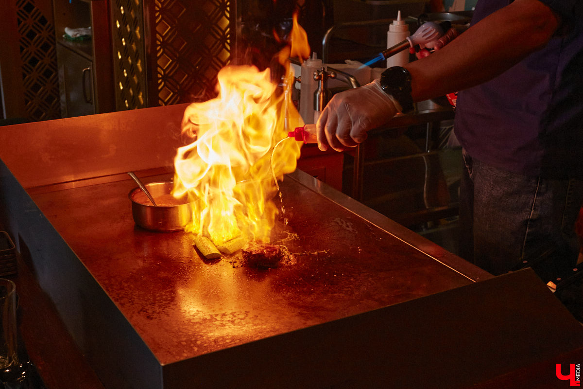 Что делать, когда привычные рамки становятся тесными, а гостей хочется продолжать удивлять? Конечно же расширять поле своей деятельности! Именно такое решение принял знаменитый на весь город ресторан «Кабуки 2.0». Теперь к услугам всех и каждого не только изысканная паназиатская кухня, но и разнообразное европейское меню.