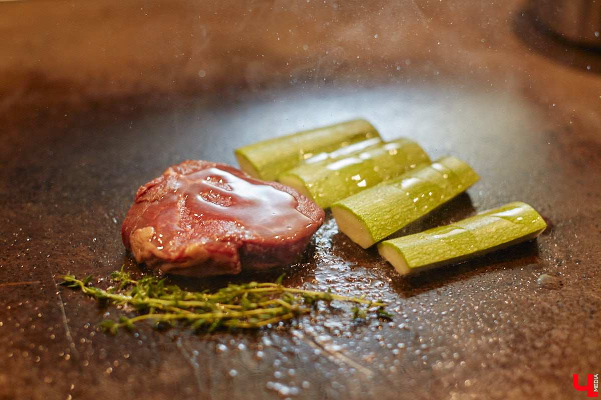 Что делать, когда привычные рамки становятся тесными, а гостей хочется продолжать удивлять? Конечно же расширять поле своей деятельности! Именно такое решение принял знаменитый на весь город ресторан «Кабуки 2.0». Теперь к услугам всех и каждого не только изысканная паназиатская кухня, но и разнообразное европейское меню.