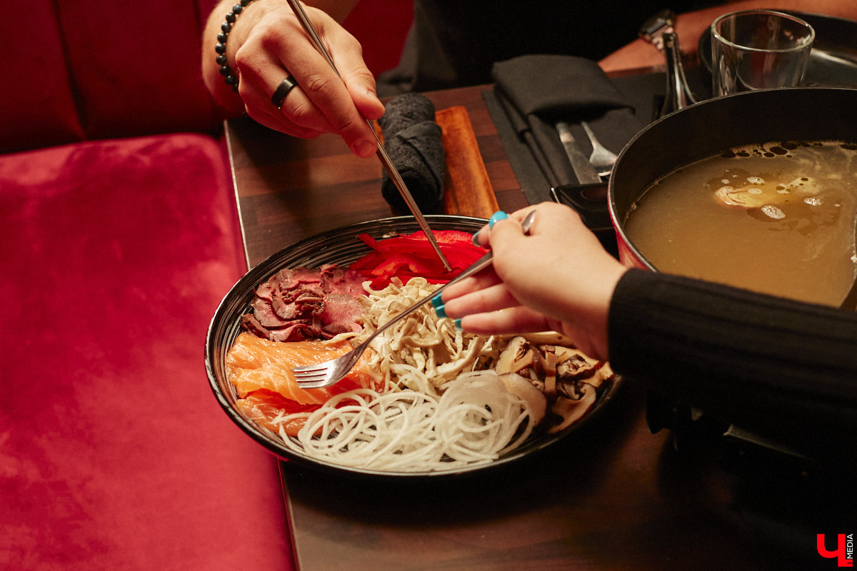 Что делать, когда привычные рамки становятся тесными, а гостей хочется продолжать удивлять? Конечно же расширять поле своей деятельности! Именно такое решение принял знаменитый на весь город ресторан «Кабуки 2.0». Теперь к услугам всех и каждого не только изысканная паназиатская кухня, но и разнообразное европейское меню.