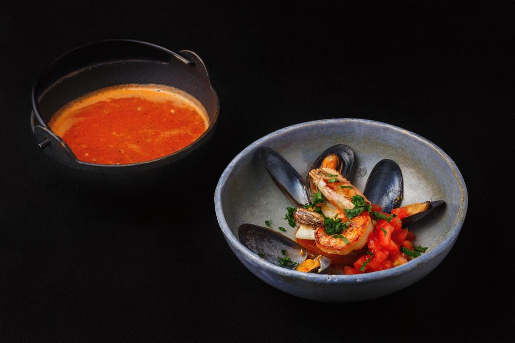 Что делать, когда привычные рамки становятся тесными, а гостей хочется продолжать удивлять? Конечно же расширять поле своей деятельности! Именно такое решение принял знаменитый на весь город ресторан «Кабуки 2.0». Теперь к услугам всех и каждого не только изысканная паназиатская кухня, но и разнообразное европейское меню.