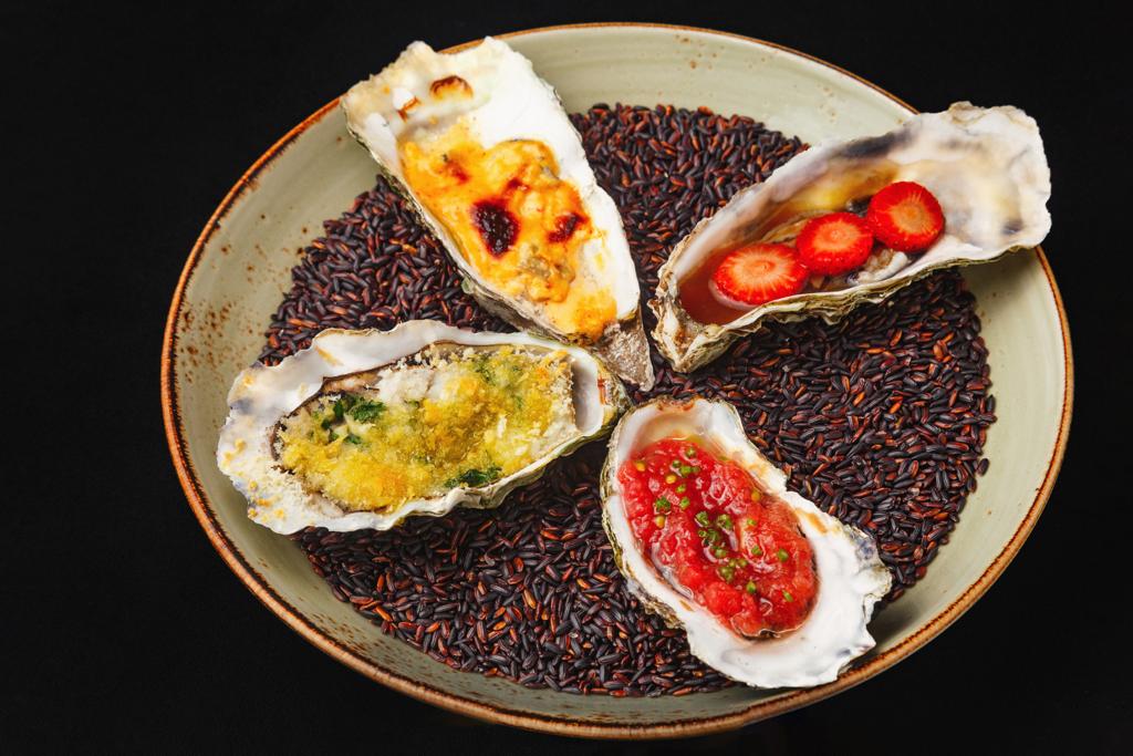 Что делать, когда привычные рамки становятся тесными, а гостей хочется продолжать удивлять? Конечно же расширять поле своей деятельности! Именно такое решение принял знаменитый на весь город ресторан «Кабуки 2.0». Теперь к услугам всех и каждого не только изысканная паназиатская кухня, но и разнообразное европейское меню.