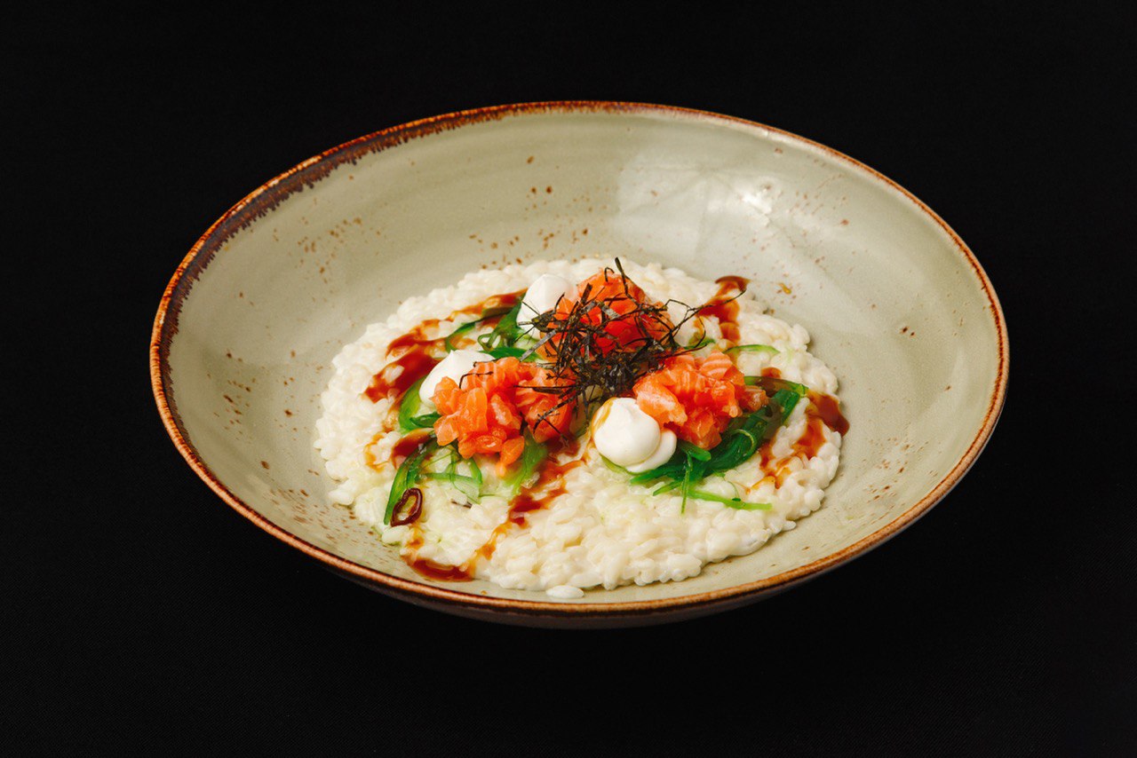 Что делать, когда привычные рамки становятся тесными, а гостей хочется продолжать удивлять? Конечно же расширять поле своей деятельности! Именно такое решение принял знаменитый на весь город ресторан «Кабуки 2.0». Теперь к услугам всех и каждого не только изысканная паназиатская кухня, но и разнообразное европейское меню.