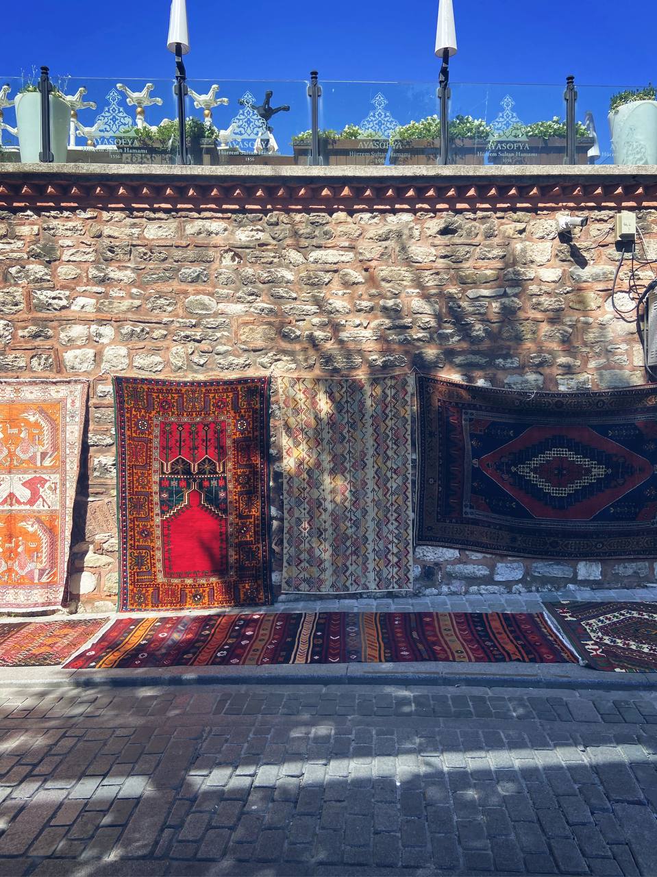 Жительница Владимира Анна Торосян с апреля живет в Стамбуле. За прошедшие месяцы у нее уже сложилось свое представление о том, чем же он отличается от родного города. Итак, погружаемся в атмосферу Турции и узнаем о ее столице все самое интересное.