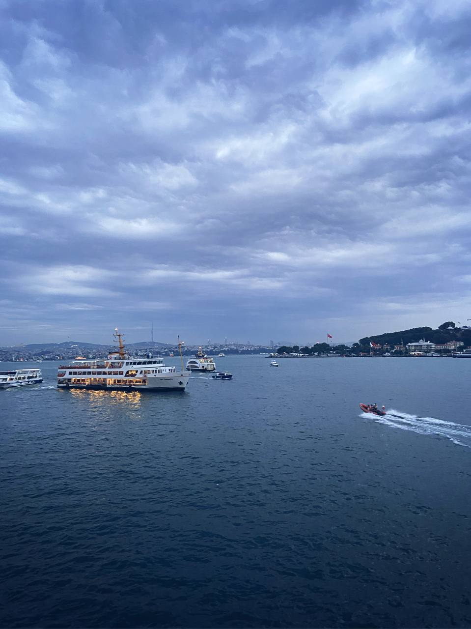 Жительница Владимира Анна Торосян с апреля живет в Стамбуле. За прошедшие месяцы у нее уже сложилось свое представление о том, чем же он отличается от родного города. Итак, погружаемся в атмосферу Турции и узнаем о ее столице все самое интересное.