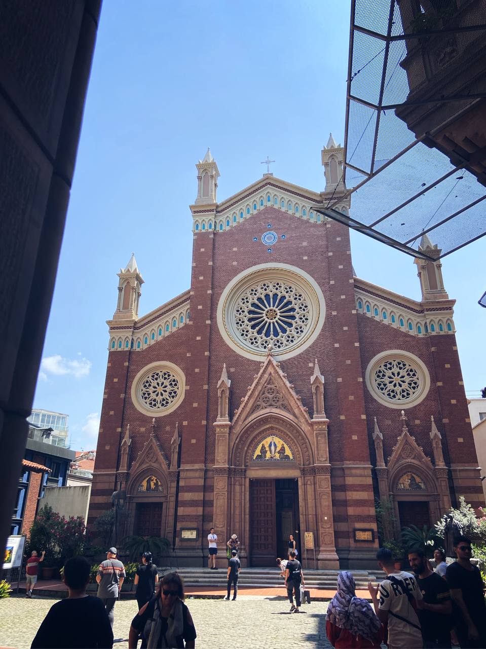 Жительница Владимира Анна Торосян с апреля живет в Стамбуле. За прошедшие месяцы у нее уже сложилось свое представление о том, чем же он отличается от родного города. Итак, погружаемся в атмосферу Турции и узнаем о ее столице все самое интересное.