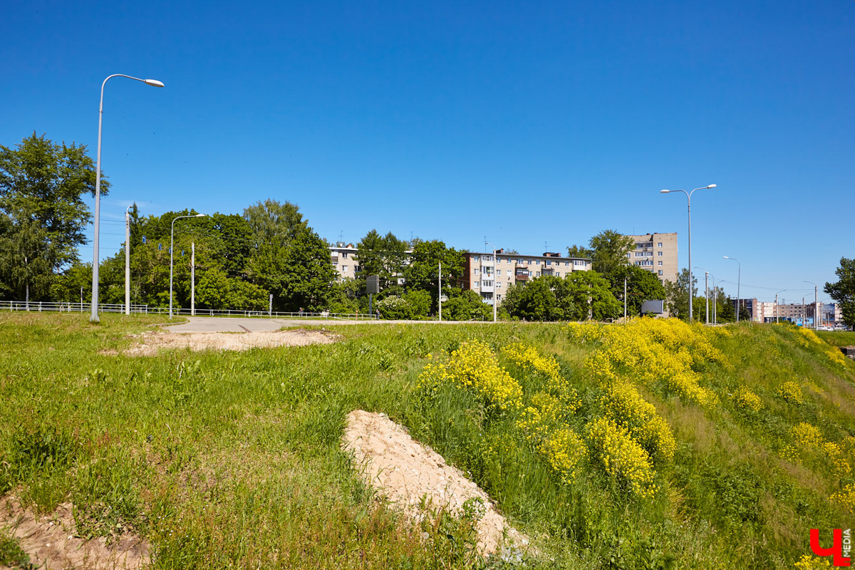 Летом во Владимире демонтировали сразу несколько объектов, которые давно планировали под снос. Что появится на их месте – пока вопрос. Нам лишь остается вспомнить те строения, вместо которых теперь на улицах города зияют дыры.