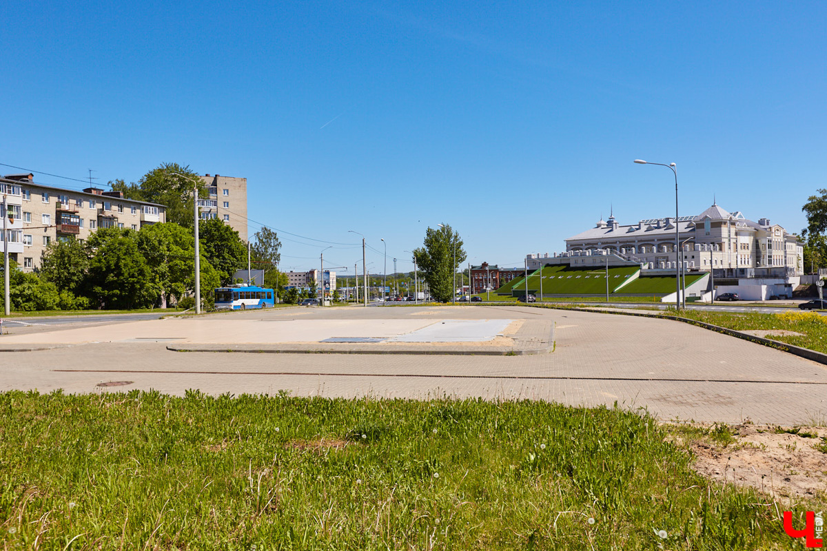 Летом во Владимире демонтировали сразу несколько объектов, которые давно планировали под снос. Что появится на их месте – пока вопрос. Нам лишь остается вспомнить те строения, вместо которых теперь на улицах города зияют дыры.