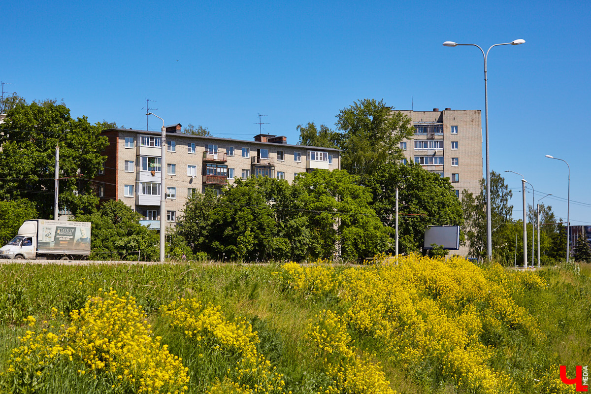 Летом во Владимире демонтировали сразу несколько объектов, которые давно планировали под снос. Что появится на их месте – пока вопрос. Нам лишь остается вспомнить те строения, вместо которых теперь на улицах города зияют дыры.