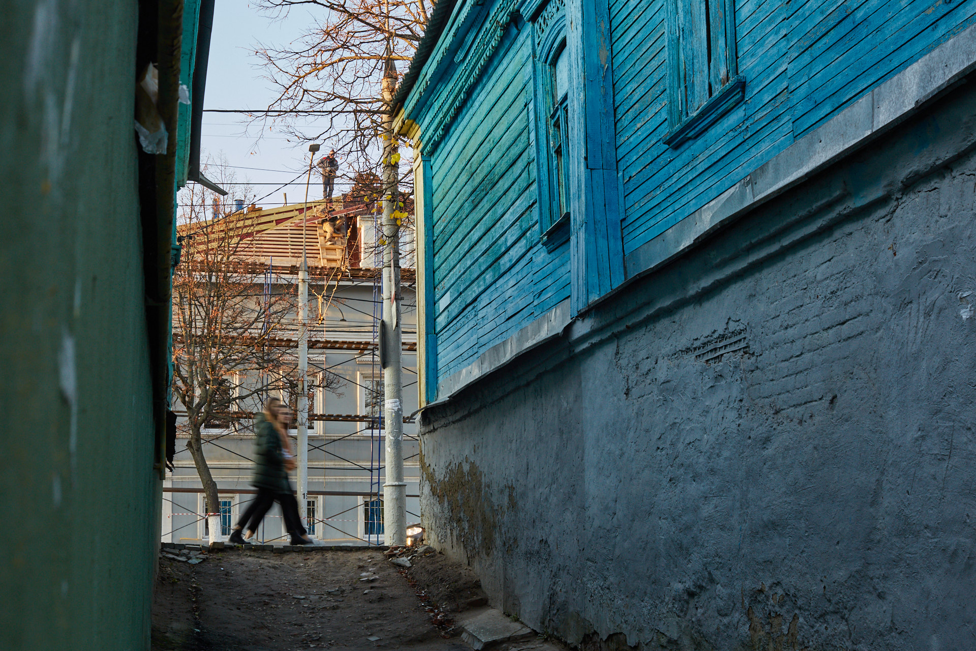 Летом во Владимире демонтировали сразу несколько объектов, которые давно планировали под снос. Что появится на их месте – пока вопрос. Нам лишь остается вспомнить те строения, вместо которых теперь на улицах города зияют дыры.