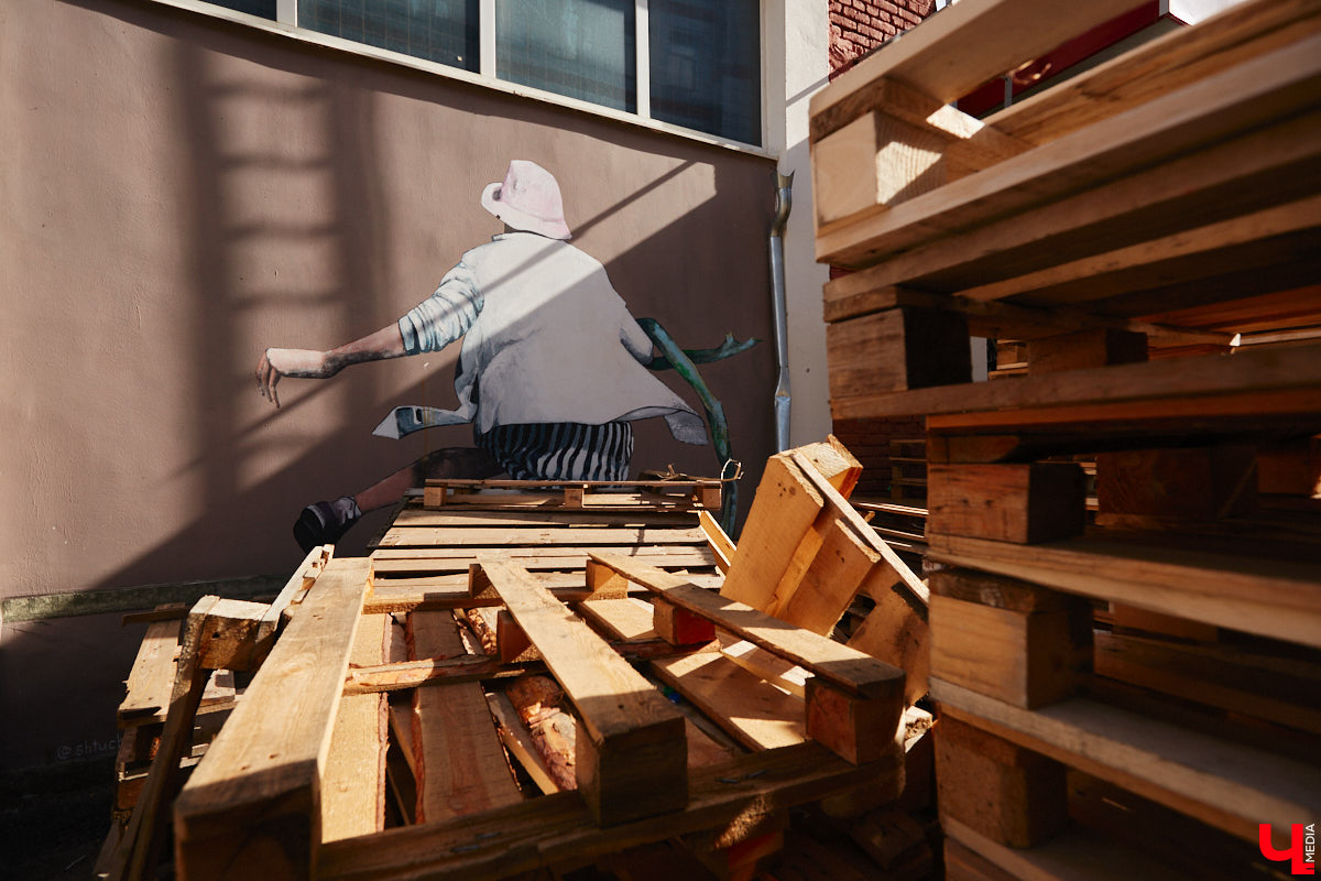 В коллекции владимирских стрит-артов прибавление – сразу плюс три новых рисунка. Все они сделаны профессиональными художниками в рамках фестиваля уличного искусства «Загфест».