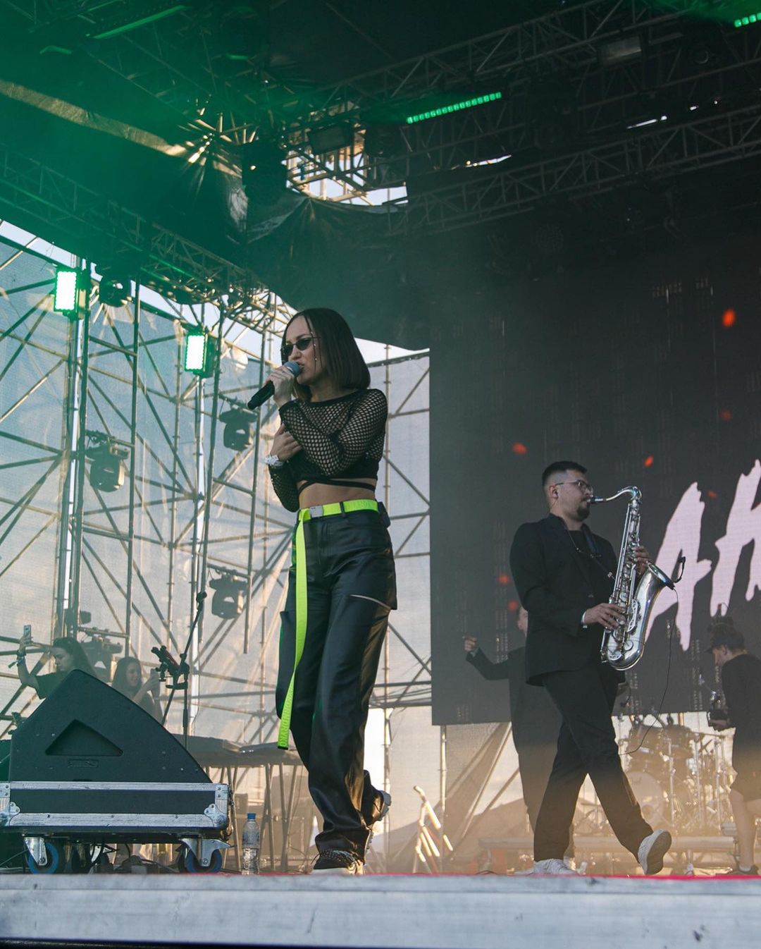 Валерия Кравченко из Владимира приняла участие в создании саундтрека к сериалу «Жизнь по вызову» режиссера Сарика Андреасяна. Главную роль в нем играет Павел Прилучный. Как ей это удалось? Мы задали Валерии тот же вопрос.