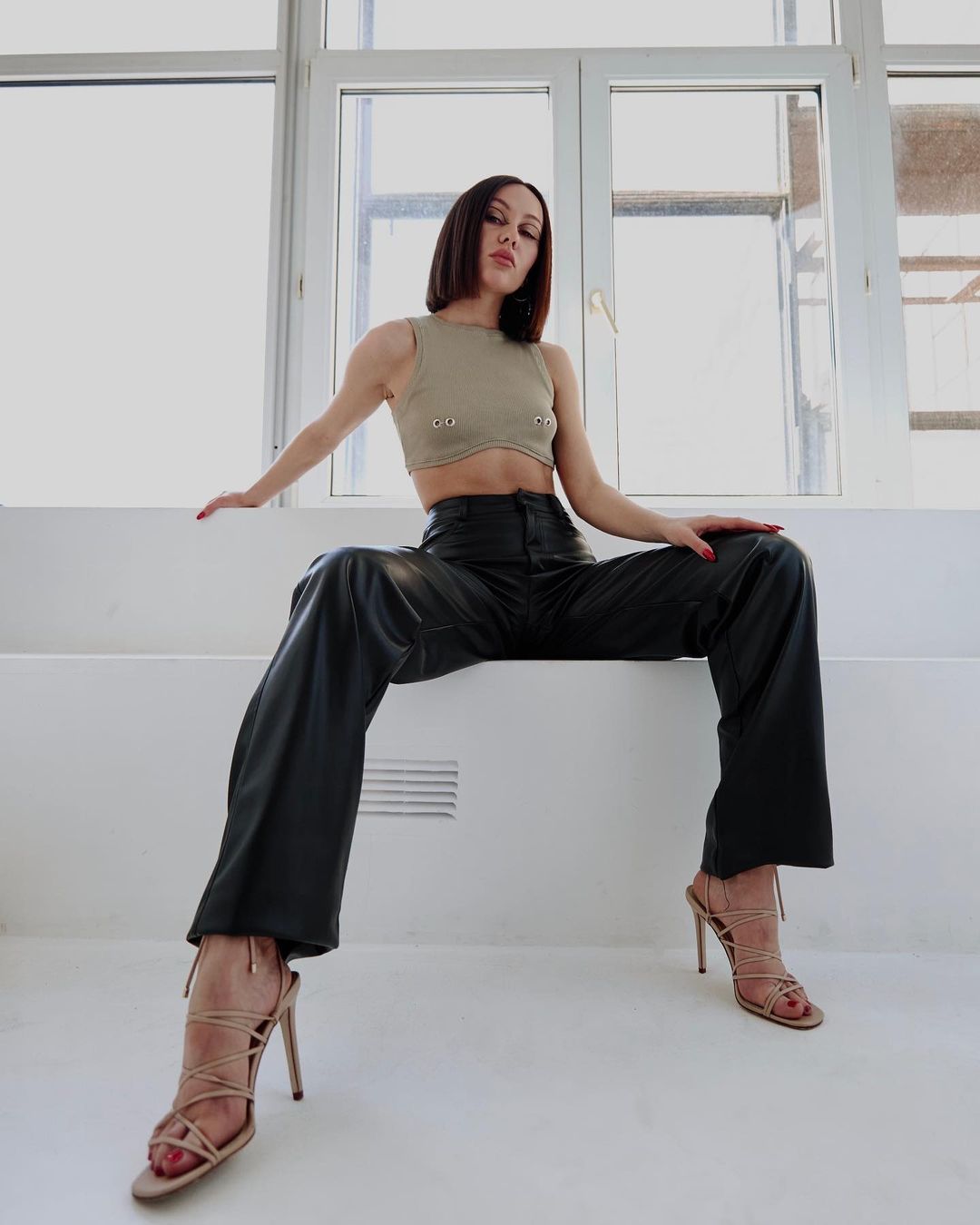 Валерия Кравченко из Владимира приняла участие в создании саундтрека к сериалу «Жизнь по вызову» режиссера Сарика Андреасяна. Главную роль в нем играет Павел Прилучный. Как ей это удалось? Мы задали Валерии тот же вопрос.