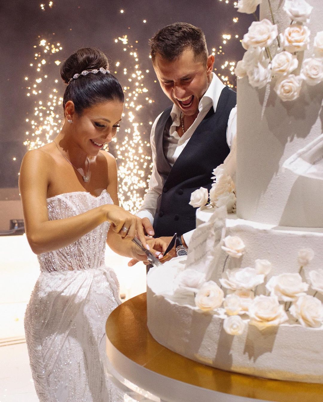 Валерия Кравченко из Владимира приняла участие в создании саундтрека к сериалу «Жизнь по вызову» режиссера Сарика Андреасяна. Главную роль в нем играет Павел Прилучный. Как ей это удалось? Мы задали Валерии тот же вопрос.