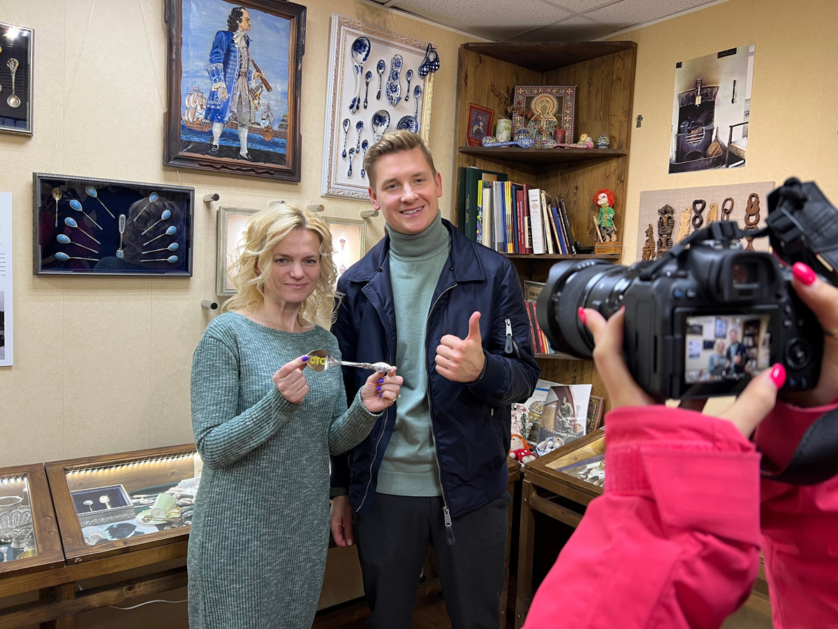 Владимирскую область покажут в эфирах крупных телеканалов страны, причем сразу трех. Готовы рассказать о том, кто из ведущих побывал в нашем регионе и, собственно, что здесь снимали.