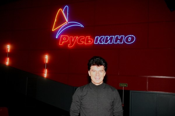 17 декабря 1978 года в Добром открылся кинотеатр «Русь», который поразил воображение жителей всего города. А на прошлой неделе он шокировал сообщением, что с 1 октября прекращает работу. Учреждение выстояло в лихие 90-е, пережило пандемию, но не смогло справиться с введенными санкциями в кинопрокате. Создавалось оно тоже непросто…