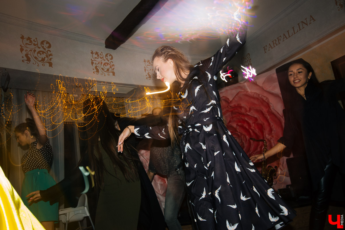 17 декабря 1978 года в Добром открылся кинотеатр «Русь», который поразил воображение жителей всего города. А на прошлой неделе он шокировал сообщением, что с 1 октября прекращает работу. Учреждение выстояло в лихие 90-е, пережило пандемию, но не смогло справиться с введенными санкциями в кинопрокате. Создавалось оно тоже непросто…