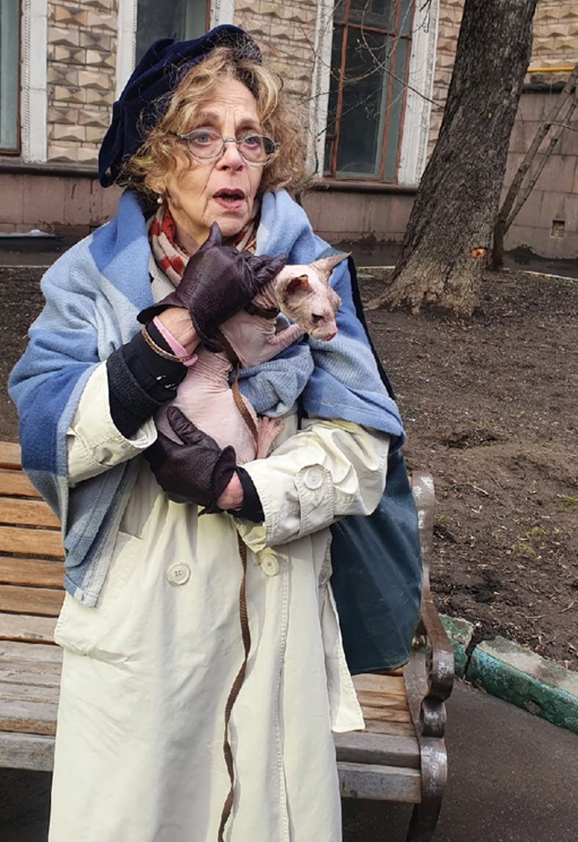 Вышел трейлер семейной комедии «Папы против мам» владимирского сценариста. История начинается с ссоры двух семейных пар: папы объявляют бойкот мамам. Дети решают помирить их, но ситуация становится все более запутанной. Фильм стал кинодебютом для звезды шоу «Уральские пельмени» Романа Постовалова и инстадивы с 10 миллионами подписчиков Елены Сажиной, больше известной как Helen Yes. А в эпизоде появляется лидер группы «Руки вверх» Сергей Жуков. 