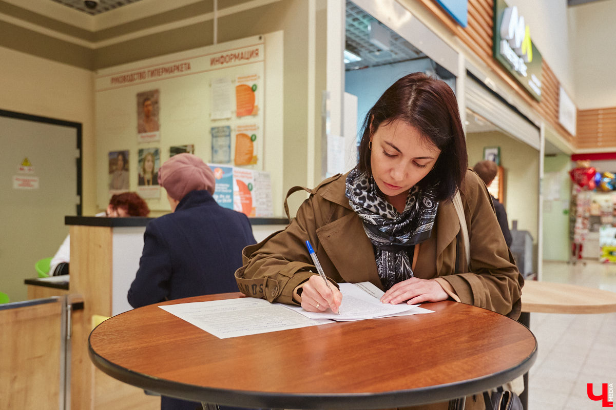 Заботиться о своем здоровье необходимо, как ни крути. Особенно когда количество заболевших коронавирусом снова начало увеличиваться, да и грипп того и гляди нагрянет и принесет с собой кучу неприятных симптомов и море возможных осложнений. «Одним словом, пора прививаться», – решила журналист «Ключ-Медиа» и отправилась в дополнительный пункт вакцинации во Владимире.