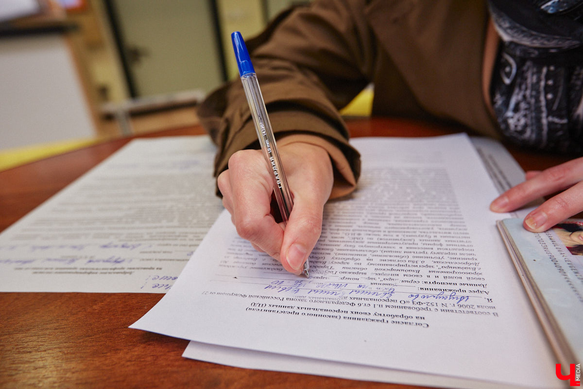 Заботиться о своем здоровье необходимо, как ни крути. Особенно когда количество заболевших коронавирусом снова начало увеличиваться, да и грипп того и гляди нагрянет и принесет с собой кучу неприятных симптомов и море возможных осложнений. «Одним словом, пора прививаться», – решила журналист «Ключ-Медиа» и отправилась в дополнительный пункт вакцинации во Владимире.