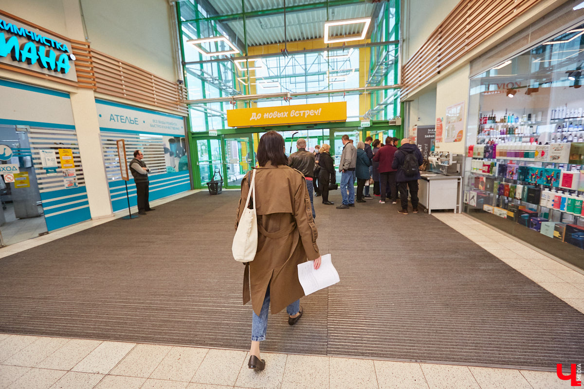 Заботиться о своем здоровье необходимо, как ни крути. Особенно когда количество заболевших коронавирусом снова начало увеличиваться, да и грипп того и гляди нагрянет и принесет с собой кучу неприятных симптомов и море возможных осложнений. «Одним словом, пора прививаться», – решила журналист «Ключ-Медиа» и отправилась в дополнительный пункт вакцинации во Владимире.