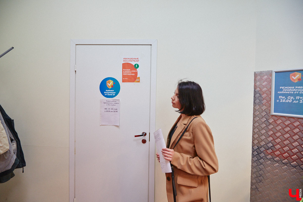 Заботиться о своем здоровье необходимо, как ни крути. Особенно когда количество заболевших коронавирусом снова начало увеличиваться, да и грипп того и гляди нагрянет и принесет с собой кучу неприятных симптомов и море возможных осложнений. «Одним словом, пора прививаться», – решила журналист «Ключ-Медиа» и отправилась в дополнительный пункт вакцинации во Владимире.