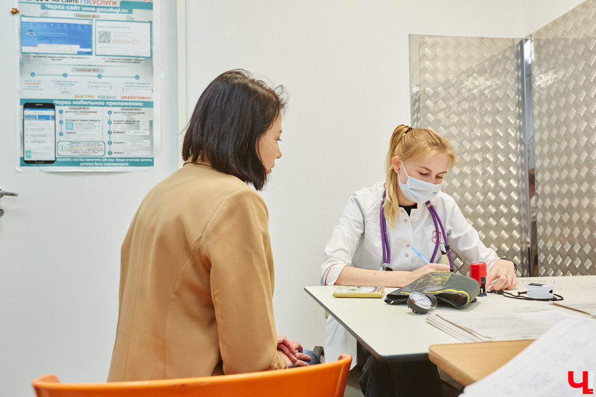 Заботиться о своем здоровье необходимо, как ни крути. Особенно когда количество заболевших коронавирусом снова начало увеличиваться, да и грипп того и гляди нагрянет и принесет с собой кучу неприятных симптомов и море возможных осложнений. «Одним словом, пора прививаться», – решила журналист «Ключ-Медиа» и отправилась в дополнительный пункт вакцинации во Владимире.