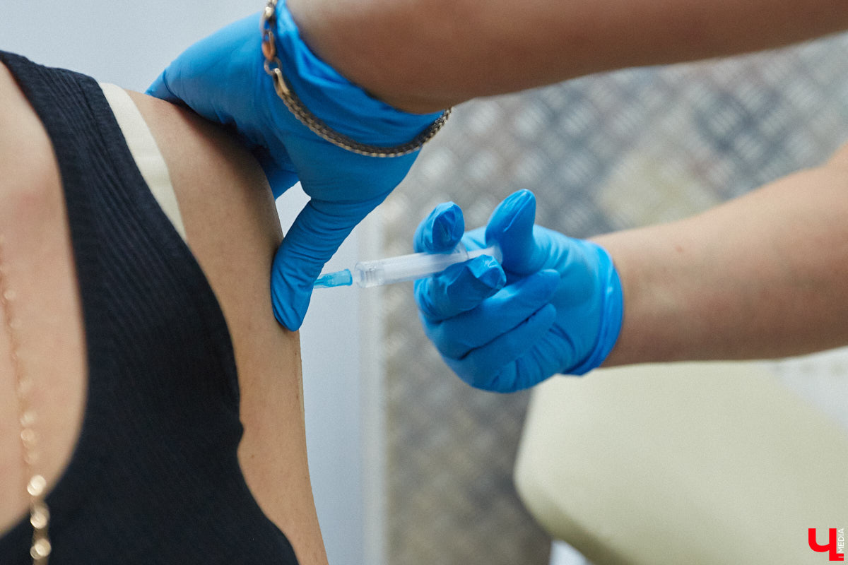 Заботиться о своем здоровье необходимо, как ни крути. Особенно когда количество заболевших коронавирусом снова начало увеличиваться, да и грипп того и гляди нагрянет и принесет с собой кучу неприятных симптомов и море возможных осложнений. «Одним словом, пора прививаться», – решила журналист «Ключ-Медиа» и отправилась в дополнительный пункт вакцинации во Владимире.