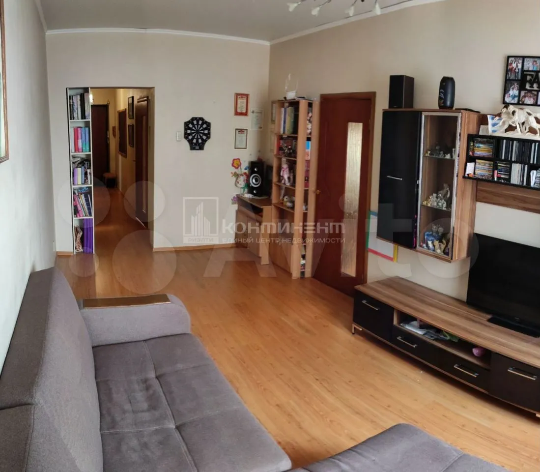 И снова речь пойдет о «сталинках». На этот раз мы составили топ дорогих квартир в домах ушедшей эпохи, расположенных на главных улицах города.